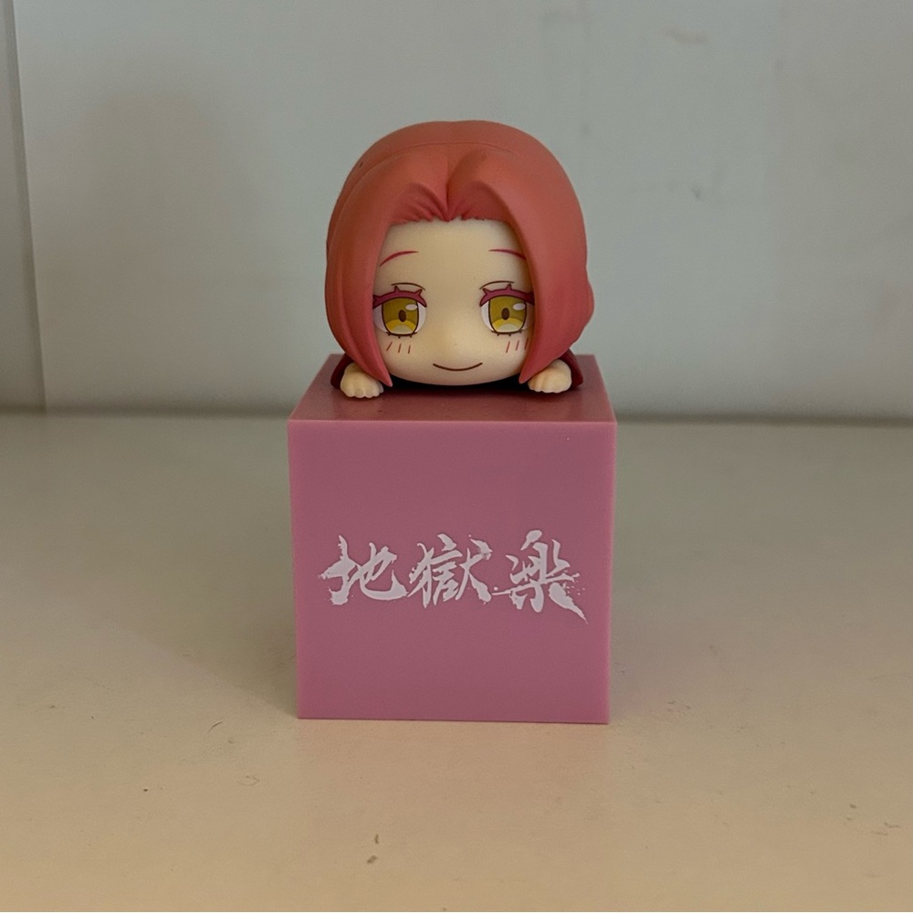 Hell’s Paradise Mei laying on a cube figurine